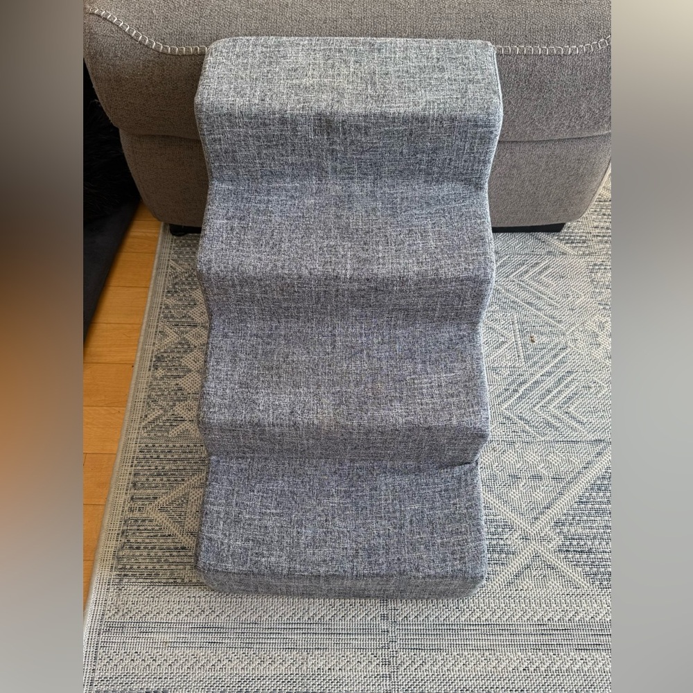 Plush pet stairs to bed or couch - Picture 1 of 2